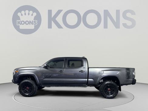 Used 2022 Toyota Tacoma SR5 AWD/4WD image 2