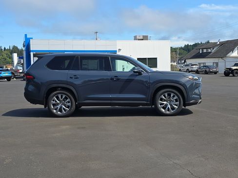 New 2025 Toyota Grand Highlander FWD image 7