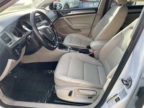 Used 2016 Volkswagen Golf SE w/ Lighting Package image 16