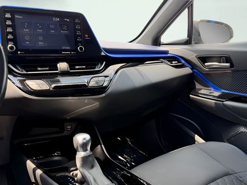 Used 2020 Toyota C-HR XLE FWD image 47