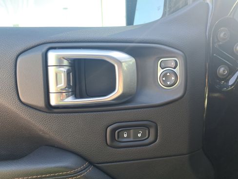 Used 2021 Jeep Wrangler Unlimited Sahara image 12