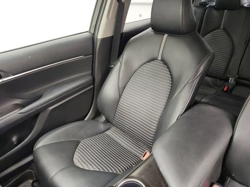 Used 2021 Toyota Camry SE FWD image 16