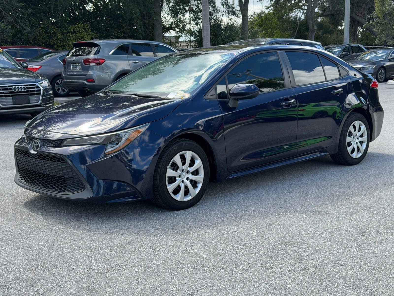 Used 2020 Toyota Corolla LE FWD image 3