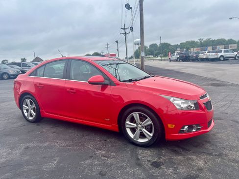 Used 2014 Chevrolet Cruze LT w/ Sun, Sound and Sport Package FWD image 3