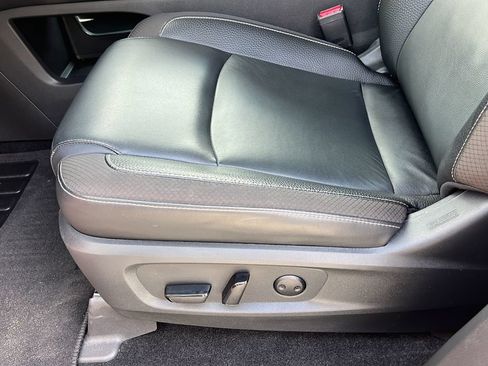 Used 2022 Nissan Pathfinder SL w/ SL Premium Package FWD image 16
