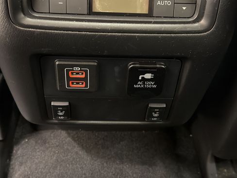 Used 2018 Nissan Pathfinder SL w/ SL Premium Package FWD image 29