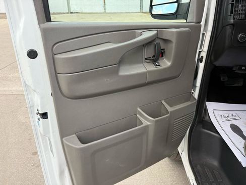 Used 2015 Chevrolet Express 2500 image 10