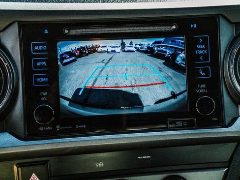 Used 2019 Toyota Tacoma TRD Off-Road AWD/4WD image 31