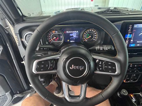 Used 2024 Jeep Wrangler Unlimited Sahara AWD/4WD image 21