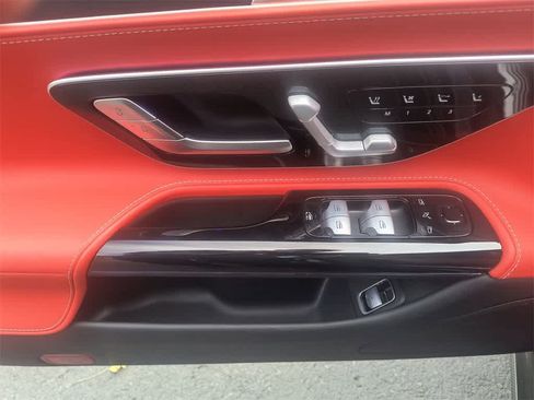 Used 2022 Mercedes-Benz SL 63 AMG 4MATIC image 13