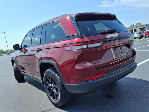 Used 2025 Jeep Grand Cherokee Altitude AWD/4WD image 29