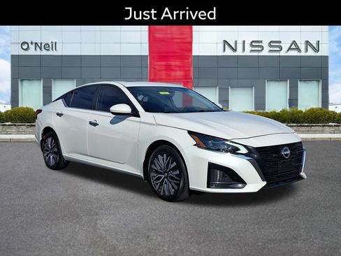 Certified 2023 Nissan Altima 2.5 SV w/ SV Premium Package AWD/4WD image 1
