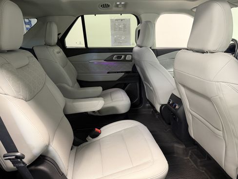 Used 2025 Ford Explorer Platinum w/ LUX Leather Package AWD/4WD image 22