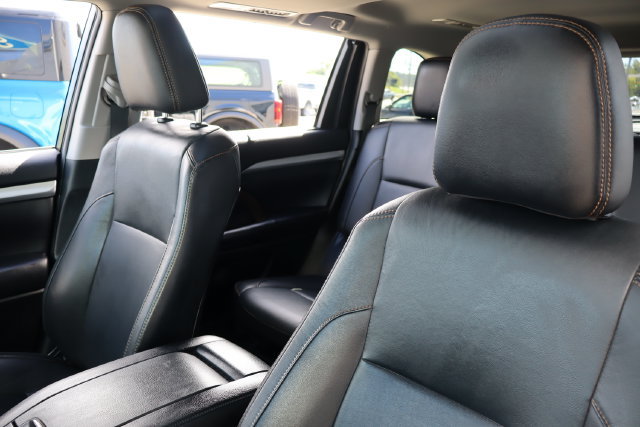 Used 2019 Toyota Highlander XLE AWD/4WD image 16