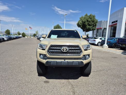 Used 2017 Toyota Tacoma TRD Off-Road w/ Tow Package (A/T) AWD/4WD image 8