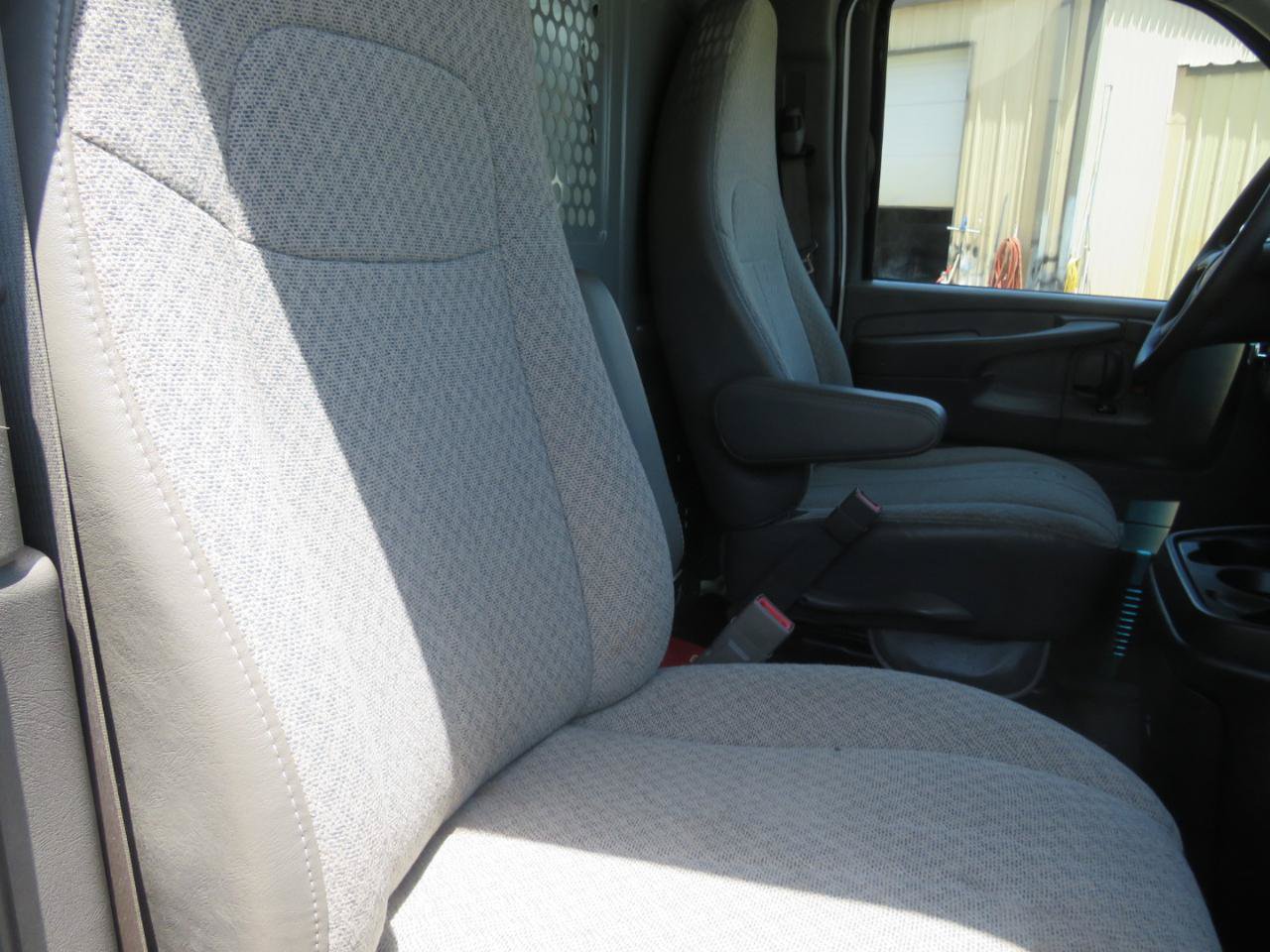 Used 2015 GMC Savana 2500 RWD image 28