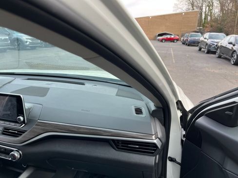 Used 2025 Nissan Altima 2.5 SV image 34