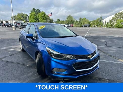 Used 2018 Chevrolet Cruze LT w/ Convenience Package FWD image 2