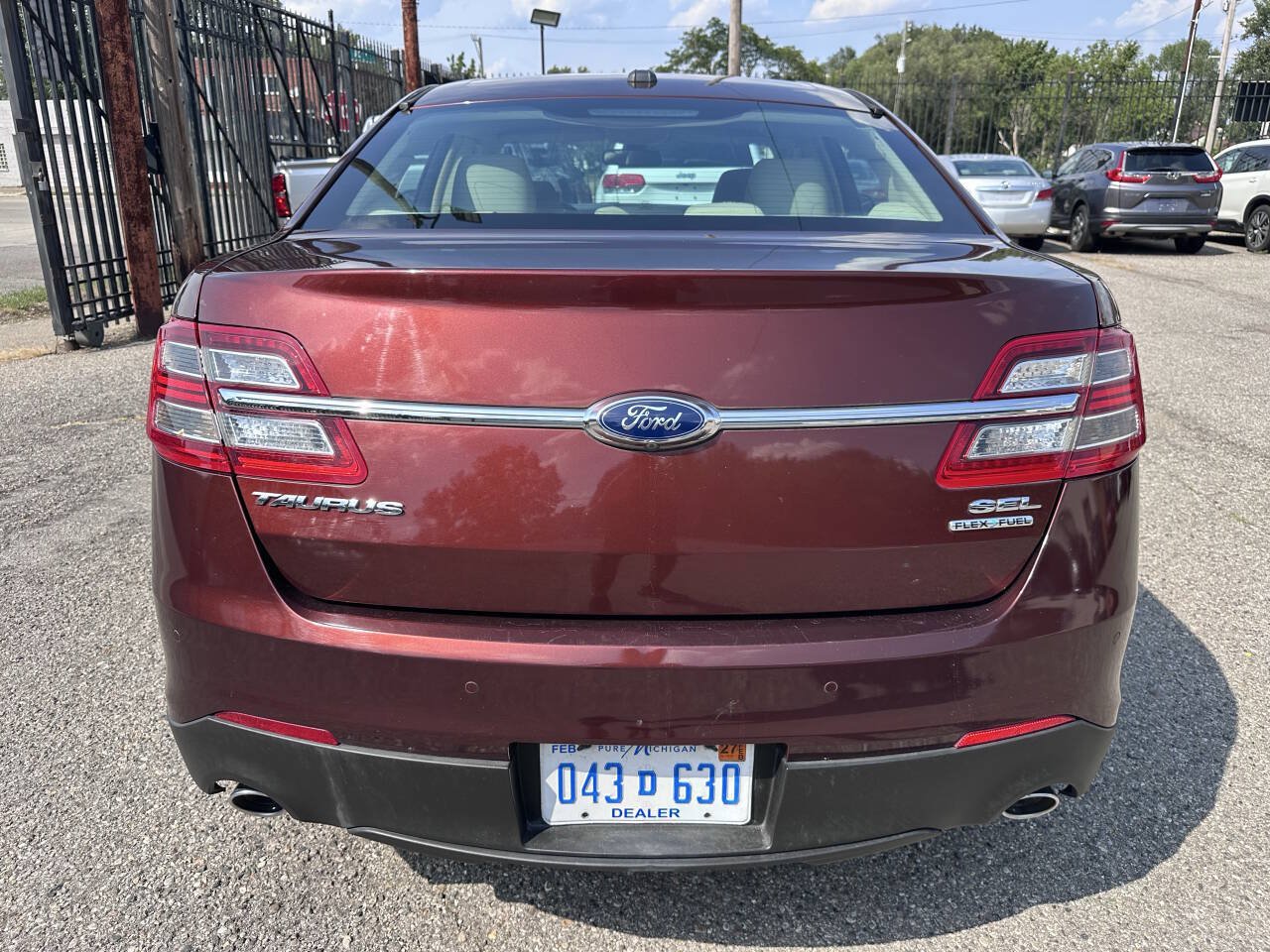 Used 2016 Ford Taurus SEL w/ Equipment Group 201A FWD image 6