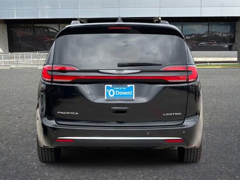 Used 2023 Chrysler Pacifica Limited image 8