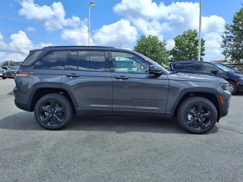 New 2025 Jeep Grand Cherokee Limited w/ Black Appearance Package image 3