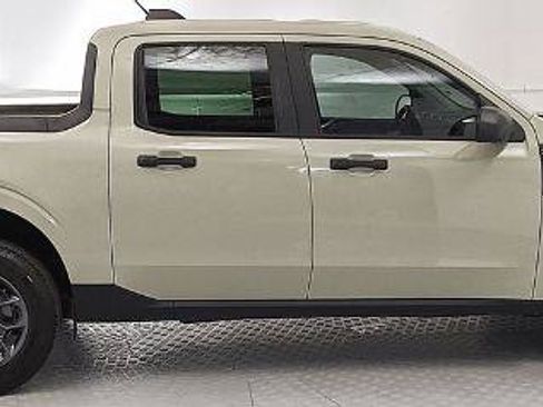 Certified 2025 Ford Maverick XLT w/ Equipment Group 302A AWD/4WD image 2