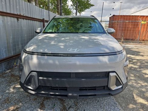Used 2025 Hyundai Kona SEL FWD image 2