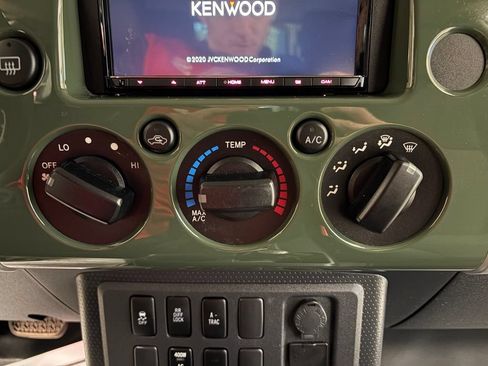 Used 2012 Toyota FJ Cruiser 4WD w/ Upgrade Pkg image 17