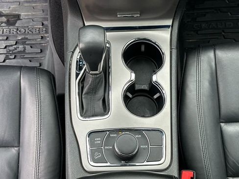 Used 2019 Jeep Grand Cherokee Limited image 19