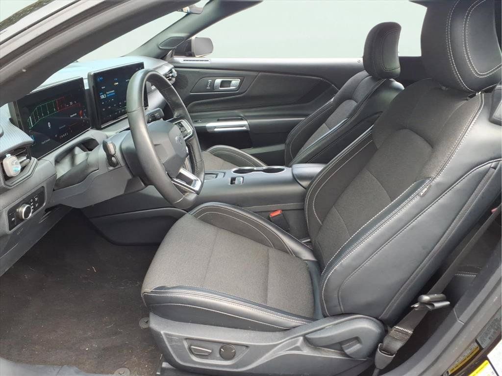 Used 2024 Ford Mustang Convertible RWD image 8