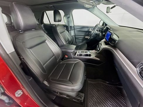 Used 2024 Ford Explorer XLT w/ Equipment Group 202A AWD/4WD image 31