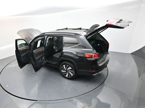 Used 2025 Volkswagen Atlas SE image 43