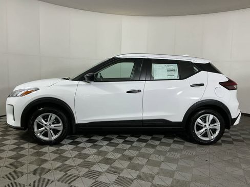 New 2025 Nissan Kicks Play S image 4