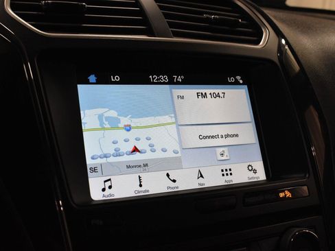 Used 2018 Ford Explorer XLT w/ Equipment Group 202A AWD/4WD image 15