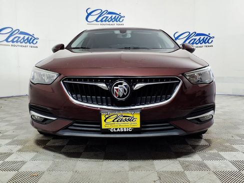 Used 2018 Buick Regal Essence FWD image 3