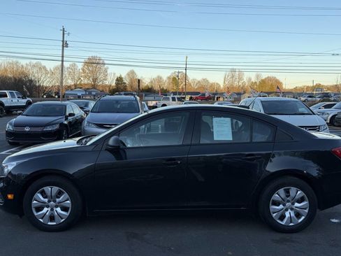 Used 2016 Chevrolet Cruze LS image 4