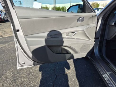 Used 2025 Hyundai Elantra SE image 10