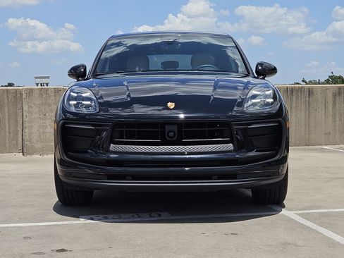 Certified 2026 Porsche Macan AWD/4WD image 11
