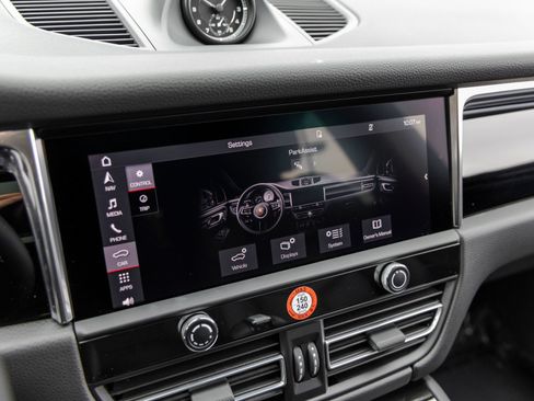 Certified 2026 Porsche Macan AWD/4WD image 42