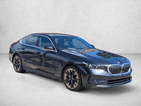 Used 2026 BMW 530i w/ Premium Package RWD image 3