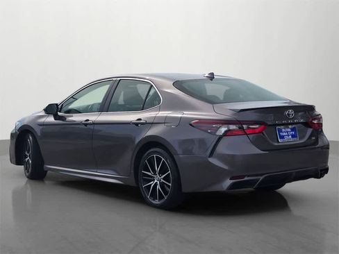 Used 2023 Toyota Camry SE image 4