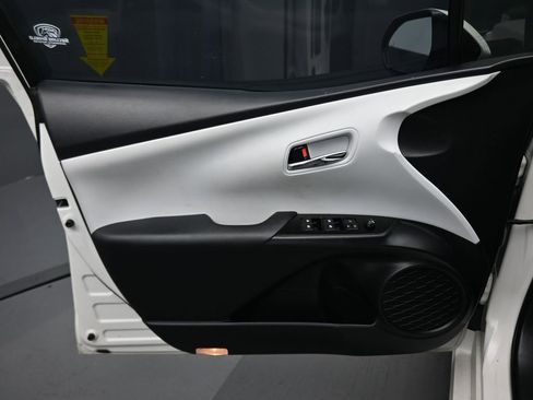 Used 2017 Toyota Prius Prime Advanced image 9