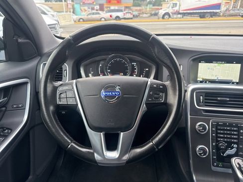 Used 2015 Volvo V60 T5 Cross Country image 9