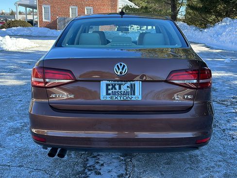 Used 2017 Volkswagen Jetta SE image 5