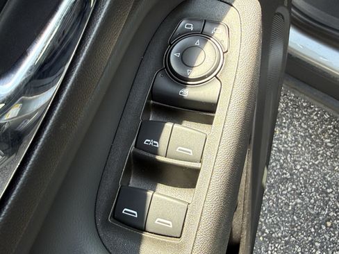 Used 2024 Chevrolet Equinox LT FWD image 15