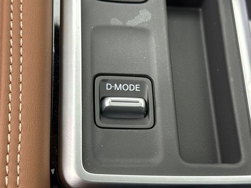 New 2026 Nissan Pathfinder Platinum image 33