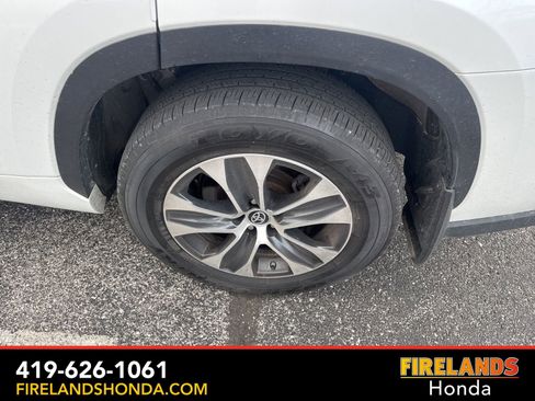 Used 2023 Toyota Highlander XLE image 13