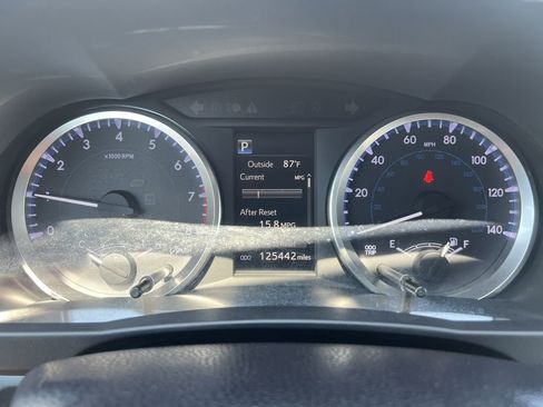 Used 2017 Toyota Highlander LE image 2
