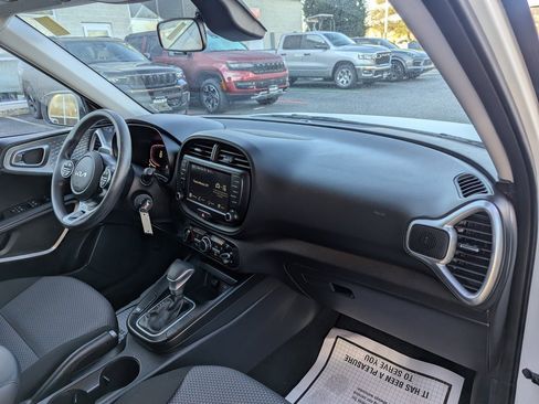 Used 2024 Kia Soul LX w/ Option Group 015 image 18