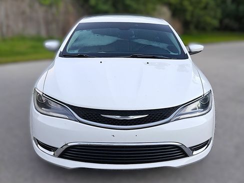Used 2016 Chrysler 200 Limited image 2